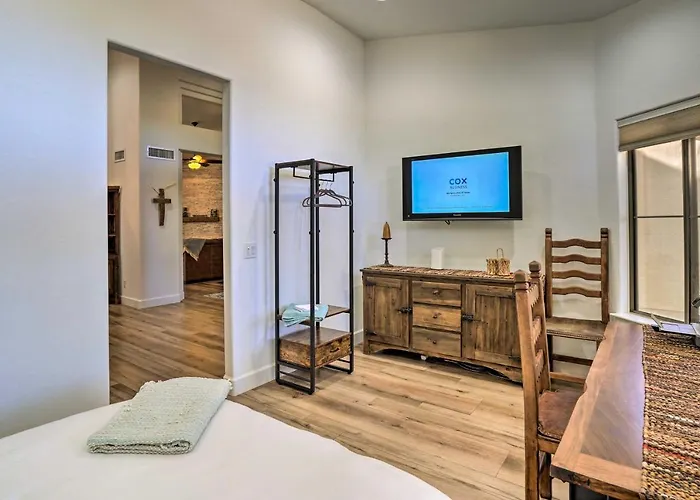 Pool, Bbq & Fire Pit: Family In Holiday home Cave Creek