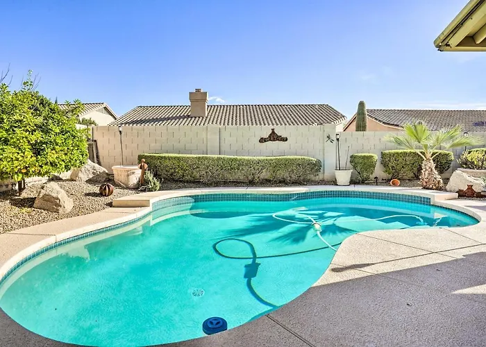 Pool, Bbq & Fire Pit: Family In Holiday home *